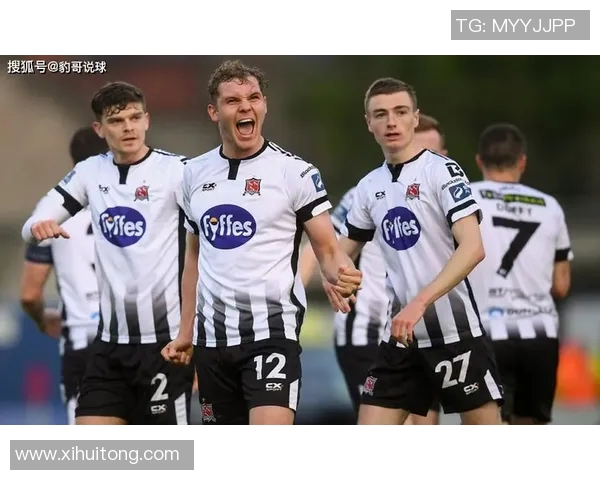 登克尔克与莫尔德的激烈对决揭示足球战术与团队协作的魅力