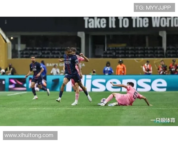 巴萨在欧冠对决中逆袭拜仁展现强大实力与团队合作精神