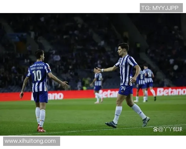 拜仁慕尼黑与波尔图激情对决海报揭幕足球盛宴 拜仁慕尼黑与波尔图激情对决海报揭幕足球盛宴